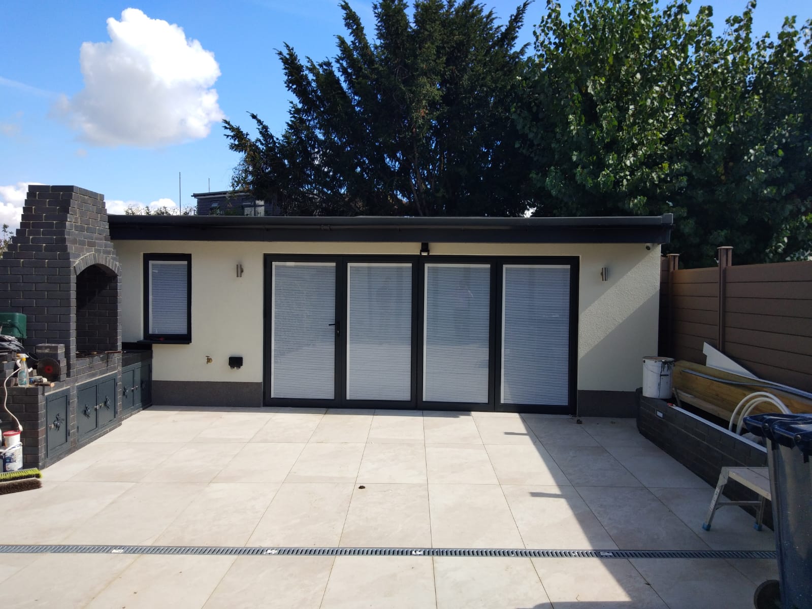 4 panel aluminium bifold doors with blinds